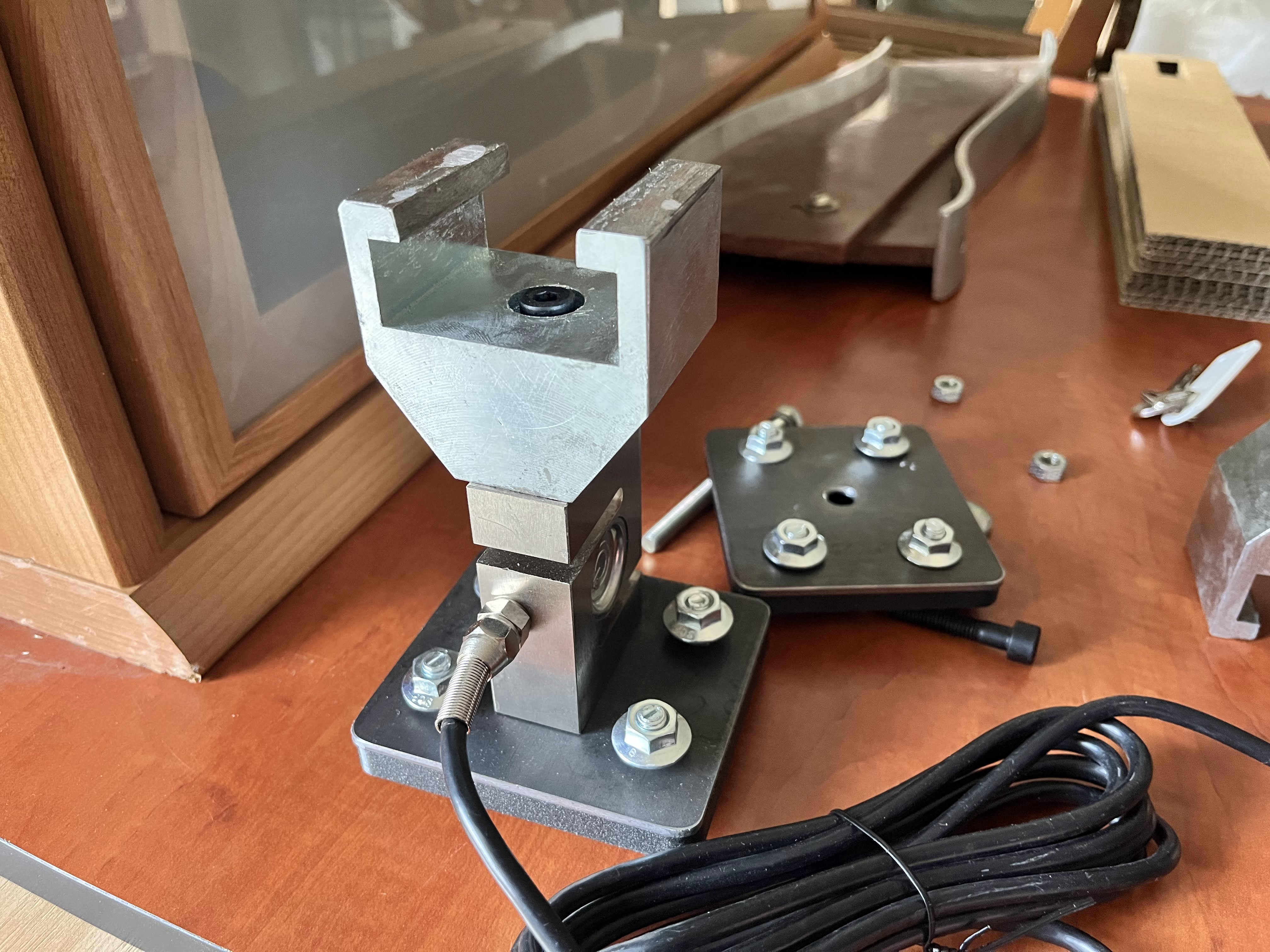 Internal bond clamping and loading fixture